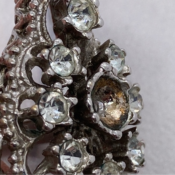 Silver Tone Ring *Missing Rhinestone” Marked “Sarah 14 KT HGE” - Picture 3 of 6